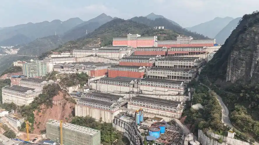 万吨产能的酱酒品牌:酱酒热下的品牌实力与产能布局_茅台_生产_郎酒