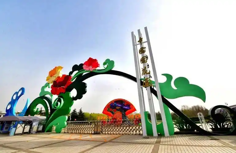 中国国花园位于洛阳市洛龙区洛阳桥南,是一个集科普,教育,游览,牡丹