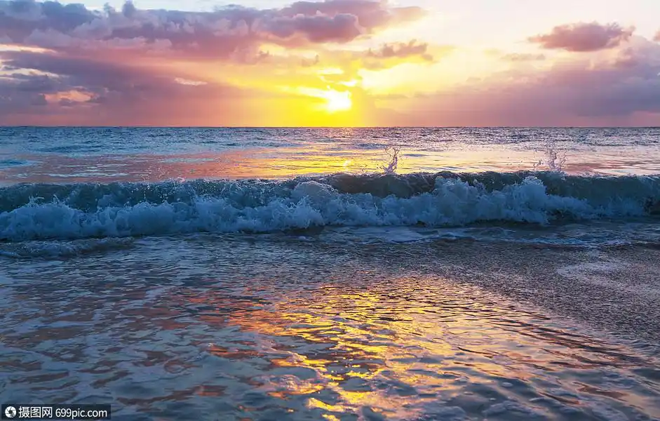 美丽的彩色日落海边适合壁纸背景图像