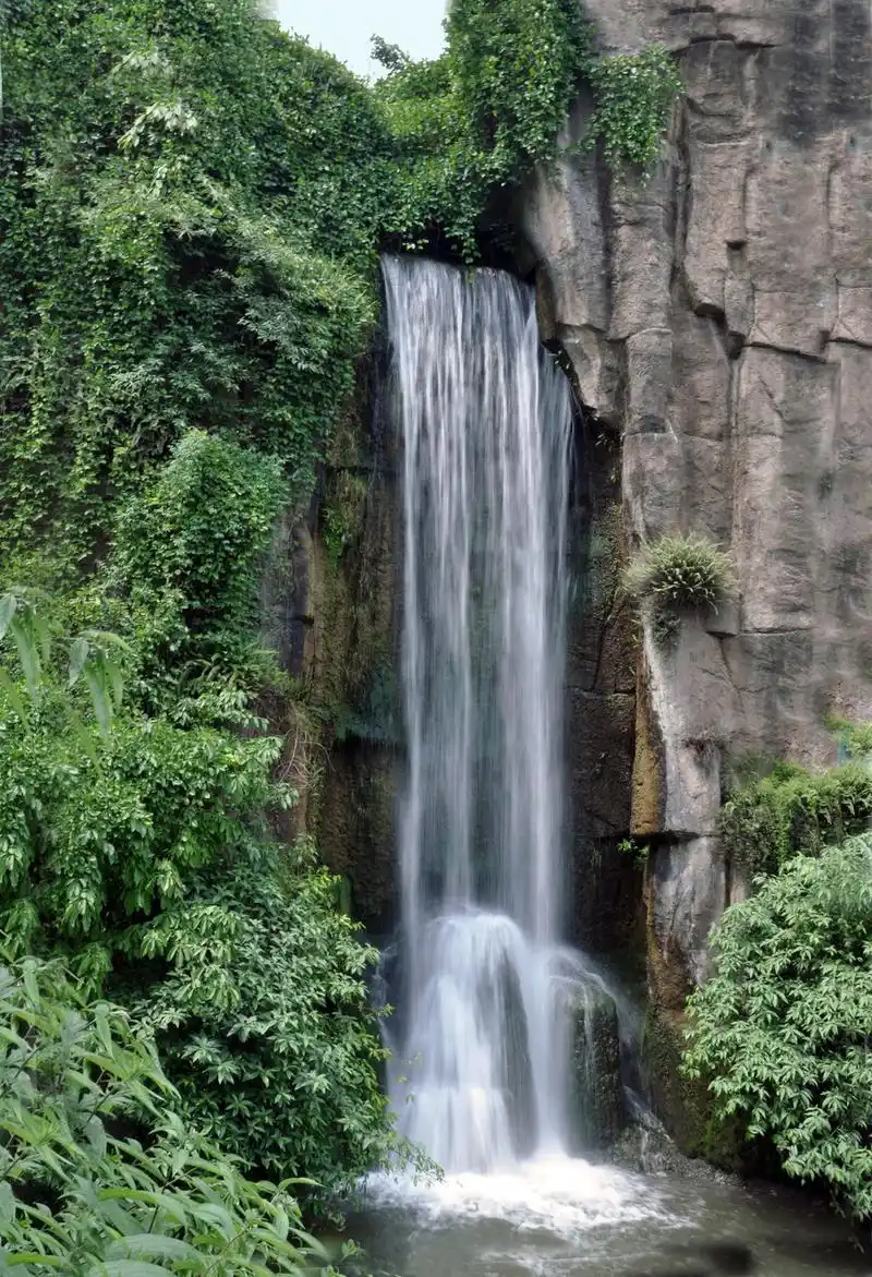 峨眉山风景区瀑布