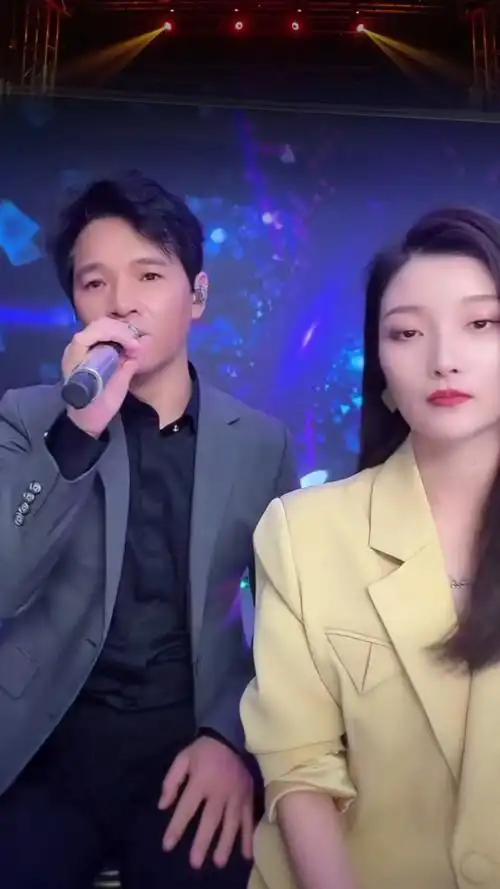 冷漠杨小曼#这唱功,唱什么歌都好听