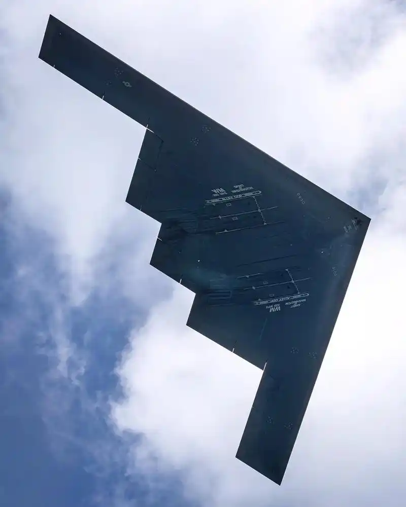 b2"幽灵"轰炸机已首飞34年 #军迷发烧友 #国外合法拍摄 - 抖音